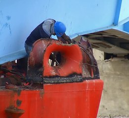 Se esta removiendo partes del barco que impactó puente que une el cantón Durán con la isla Santai