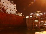 Barco de 10 mil toneladas se impacta contra puente que une el cantón Durán con la Isla Santai