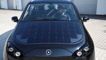 فيديو: شركة ألمانية تطور سيارة تشحن نفسها بالطاقة الشمسية