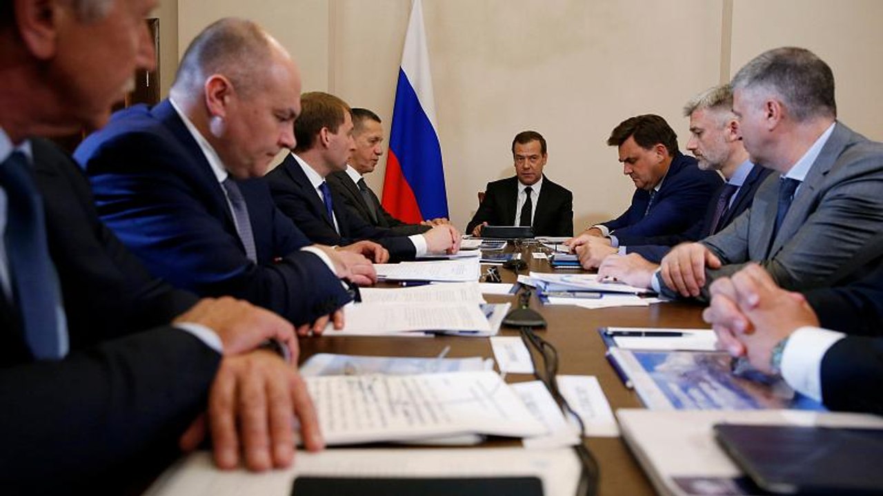 Medwedew nennt neue US. Sanktionen 'Wirtschaftskrieg'