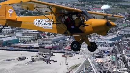 Basket : un  Harlem Globetrotter marque depuis un avion !