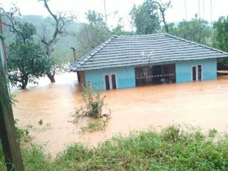 എല്ലാം നഷ്ടപ്പെട്ടു വയനാട്ടുകാർ | Oneindia Malayalam