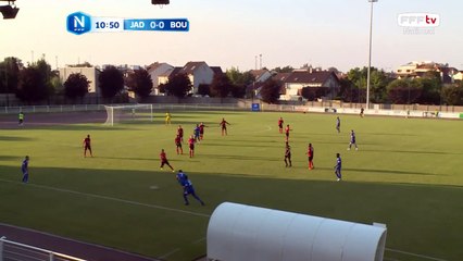 Coup franc et centre magnifique