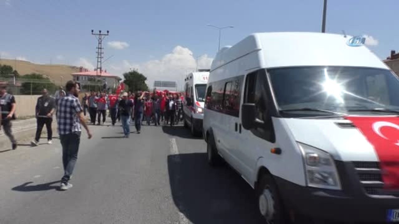 Şehit Yakını: "Ömer Ölürüm Sana, Sen Kalk Ben Gireyim Mezara"
