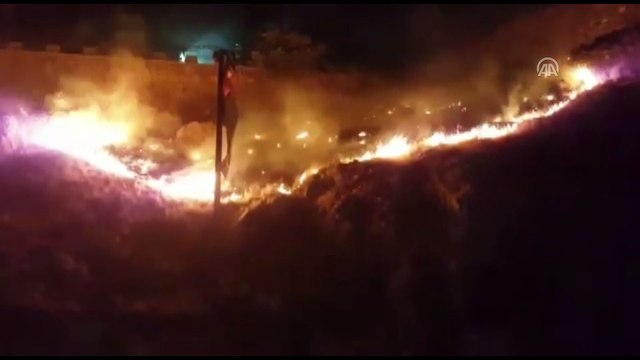 Düğünde atılan havai fişek tarihi mahallede yangına neden oldu - ELAZIĞ