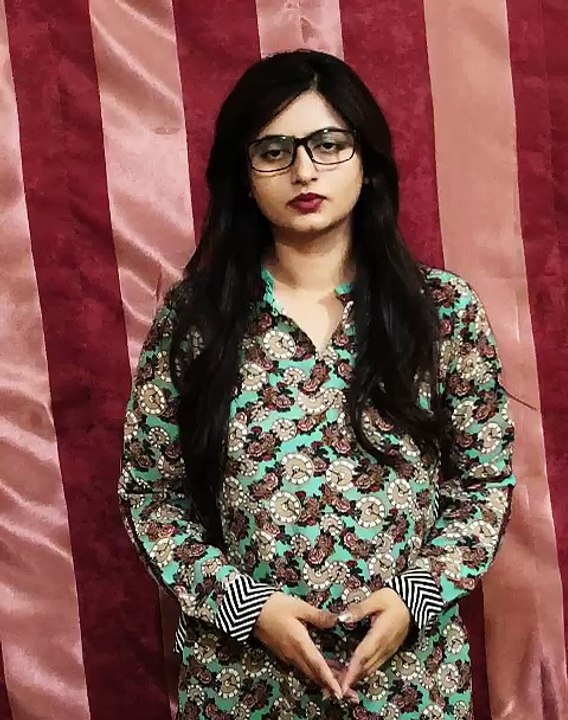 Hina Ayra anchor person of Hum Network and Ary Network paying tribute to shuhadas of Punjab Police especially of Attock