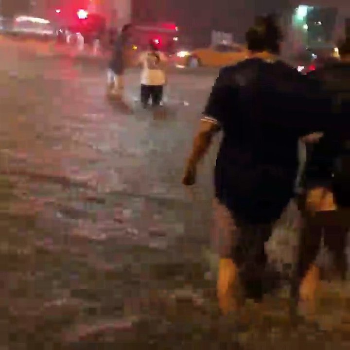 Fans leaving a Blue Jays game surprised by flash flood