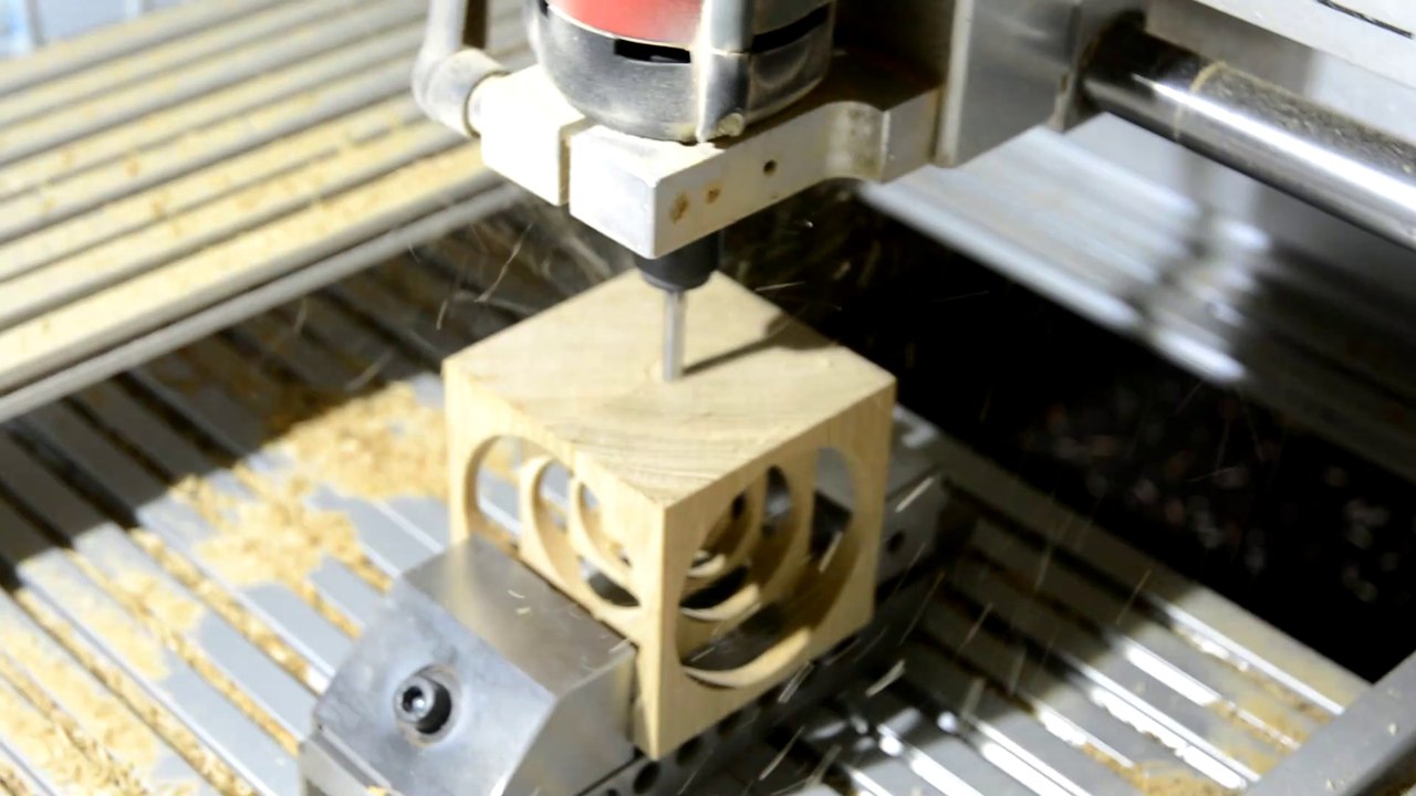 Turner Würfel aus Hartholz fräsen auf der High-Z CNC Fräsmaschine