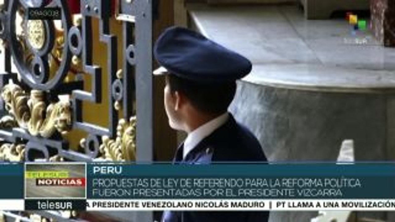 teleSUR noticias. Chile: reprimen protesta de jóvenes