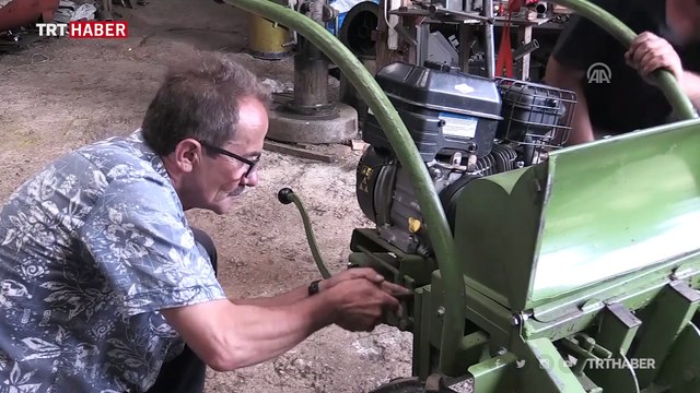 Atölyesinde fındık toplama makinesi yaptı