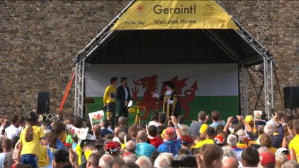 Tải video: Tour de France - Geraint Thomas accueilli en héros chez lui à Cardiff