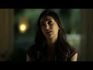 دينا تدخل بيتها خلسة و بنتها توقفها  -  نادين الراسي  -  سنعود بعد قليل