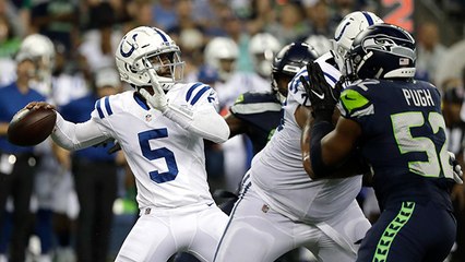 Walker lofts beautiful 32-yard pass to Pascal