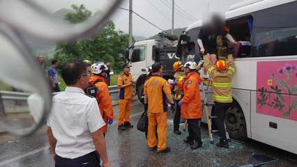 시외버스, 화물차 추돌...승객 등 18명 부상 / YTN