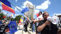 رومانيون مغتربون يحتشدون في بوخارست للمطالبة بإقالة الحكومة