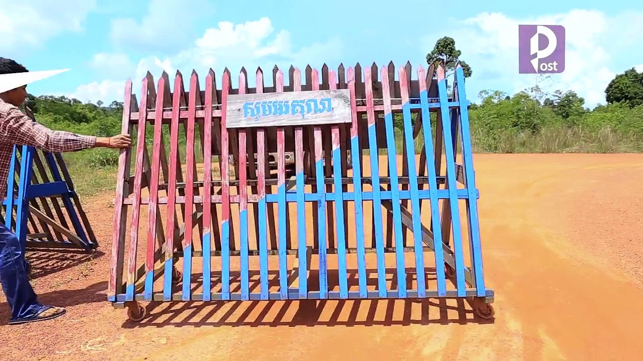ទឹកធ្លាក់​ឆាយ​ដាច់ ជា​ឈ្មោះ​រមណីយដ្ឋាន​ទឹកធ្លាក់ ដែល​ពលរដ្ឋ​រស់ក្នុង​តំបន់​ហៅតៗ​គ្នា។ ចំណែក​ឯ​ឈ្មោះ ទឹក​ធ្លាក់​ថ្មដា​ធំ ជា​ឈ្មោះ ដែល​ភ្ញៀវ​ទេសចរ​ស្គាល់​ជា​តំបន់