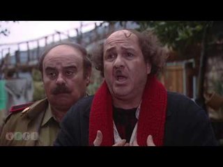 الرفيق ابو شوقي يشكر اسعد لانقاذ ابنه  -مسلسل ضيعة ضايعة - الجزء الثاني -الحلقة 10-يوم ليك ويوم عليك