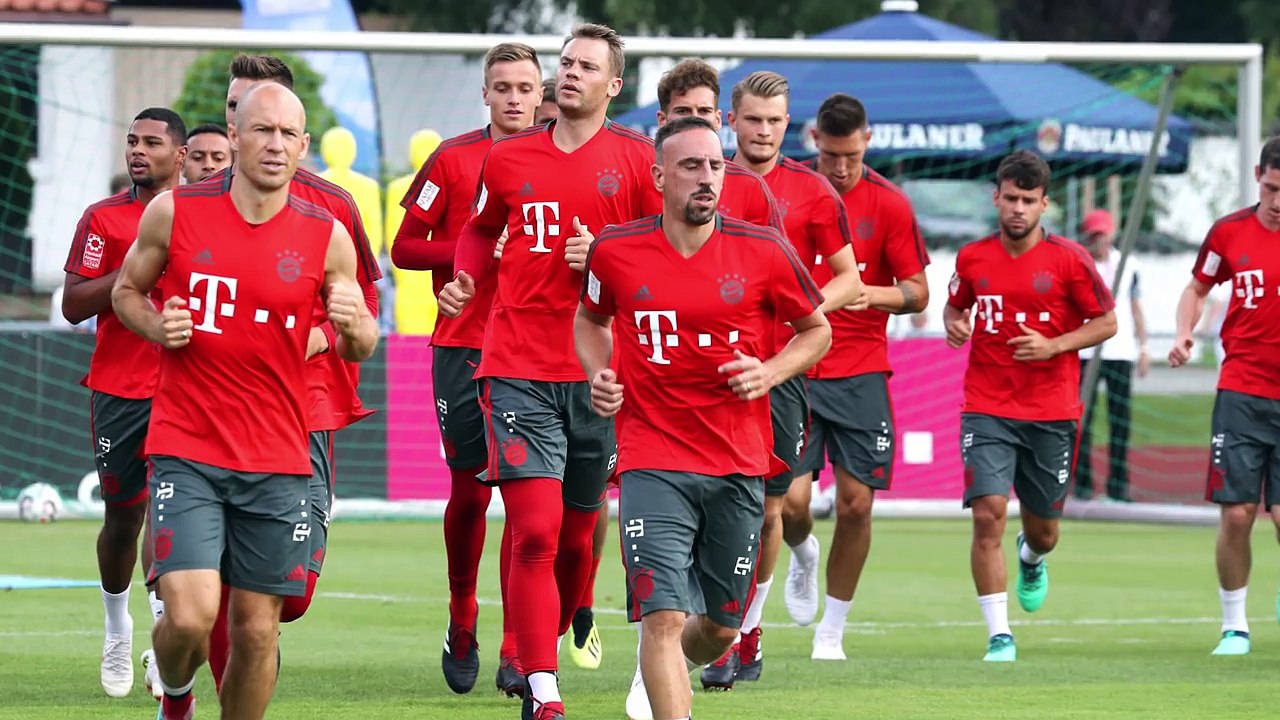 Bayern-Stars kritisieren eigene Transferpolitik! ManUnited blamiert sich bei Transfers! | KickNews