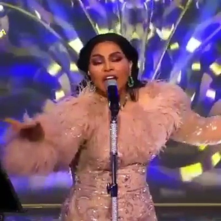 وعِزَّة أصدق دموعي ‏وطُهري وبِيض كفيني ‏لا أردّ الباب في وجهك ‏وأشيل عيوني الثنتين ‏ولا أشوفك ولا أسمعك ‏وأغيِّرها عناويني ‏حرام أكسِّر شموخي ‏وُهو مو جر