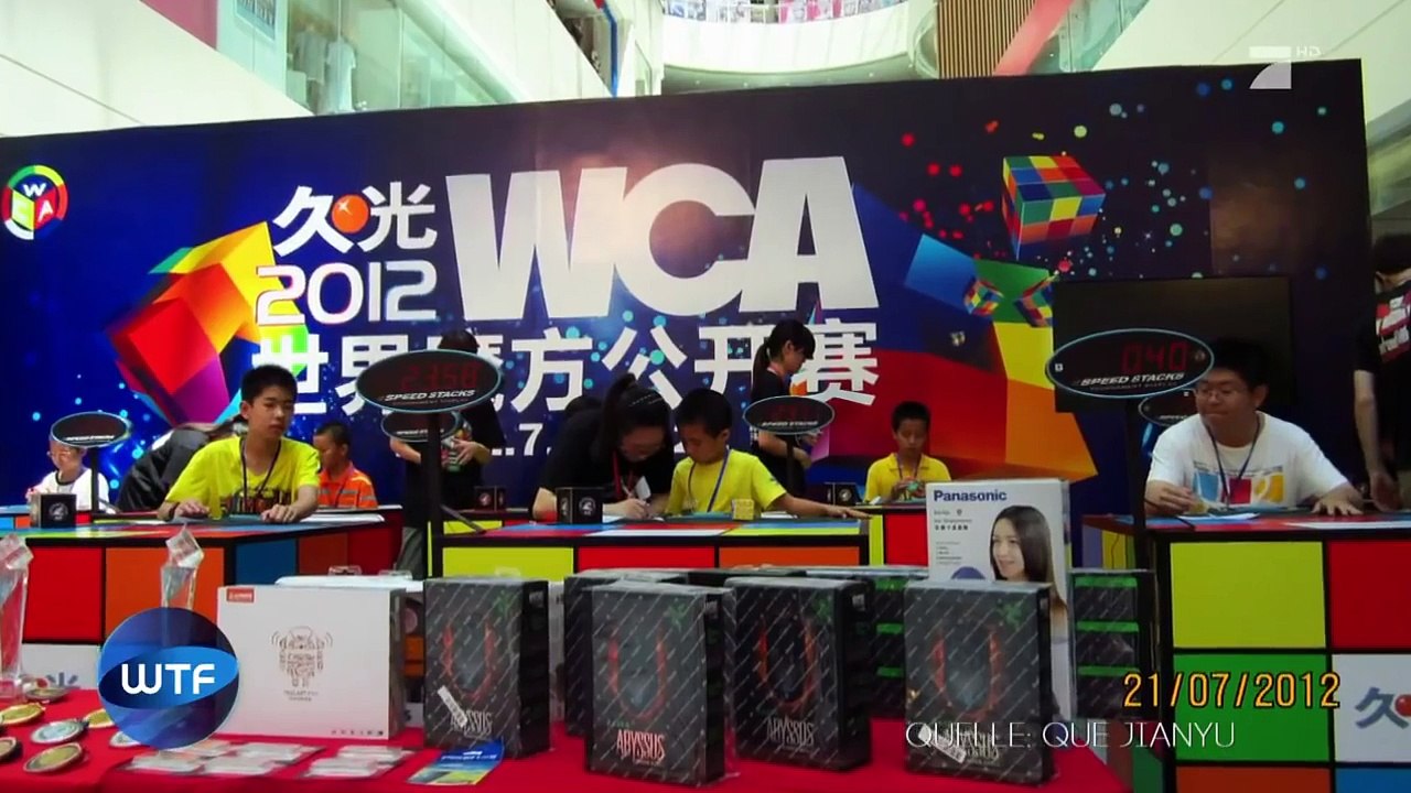 3 Zauberwürfel gleichzeitig lösen - beim Jonglieren | Galileo | ProSieben