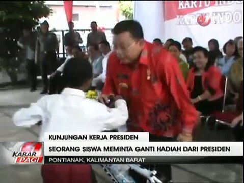 Kunjungan ke Pontianak, Presiden Jokowi Bagikan Kartu Sakti