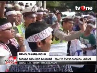 Massa Pendukung Marah akibat Calon Bupati Gagal Verifikasi