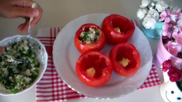 NEFİS Bir Kahvaltılık Tarifi-Kahvaltılık Kaşarlı Domates Dolması