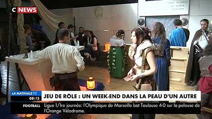 Que faites-vous ce week-end ? Certains ont fait le choix insolite de se mettre dans la peau d'un autre... Regardez