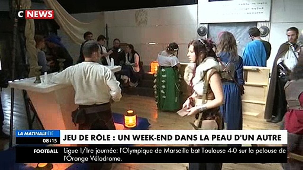 Que faites-vous ce week-end ? Certains ont fait le choix insolite de se mettre dans la peau d'un autre... Regardez