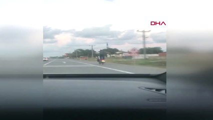 Düzce Motosikletle Akrobatik Yolculuk Cep Telefonuna Takıldı