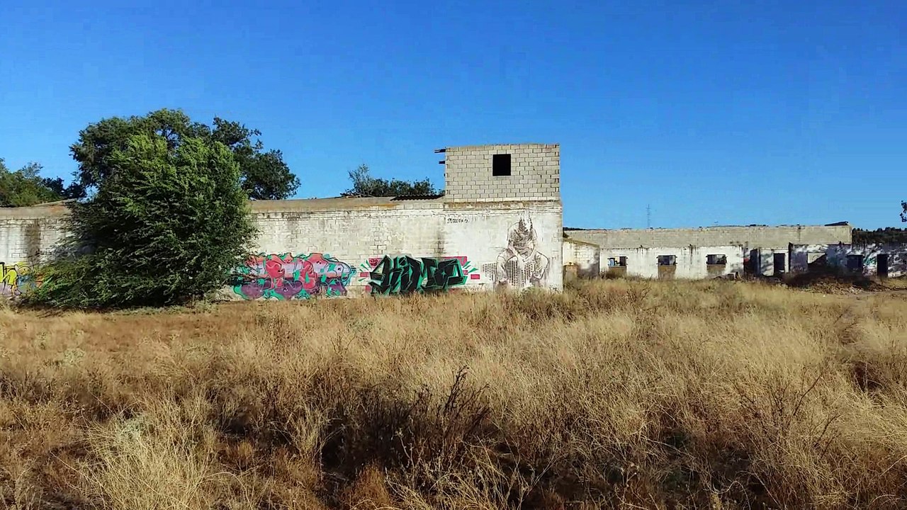 URBEX    fabrica con furgon robado