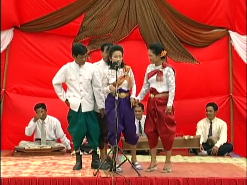 កំប្លែងអាយ៉ៃចូលឆ្នាំខ្មែរ ឆ្នាំ២០០៣ Ayai Khmer-2003 Part1