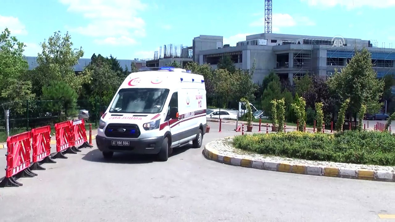 Bisikletten düşen çocuğun karnına fren kolu saplandı - KOCAELİ