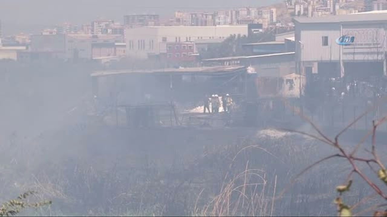 İzmir'deki Fabrika Alev Alev Yandı