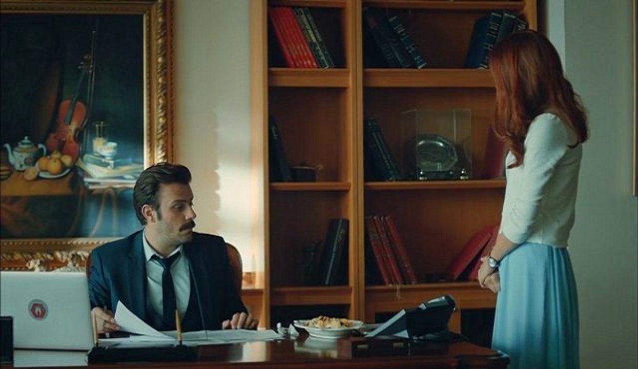 İstanbullu Gelin'in Fikreti Salih Bademci ve Eşi İmer Özgün, Evliliklerinin Birinci Yılında Dudak Dudağa Görüntülendi