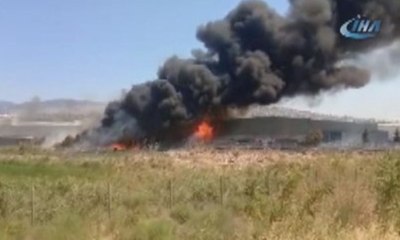 İzmir'deki fabrika alev alev yandı