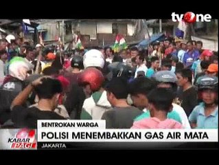 Descargar video: Warga Johar Baru Kembali Tawuran, Polisi Tembakan Gas Air Mata