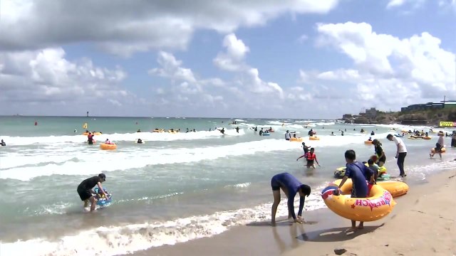 여전한 폭염 기세...막바지 피서객 북적 / YTN