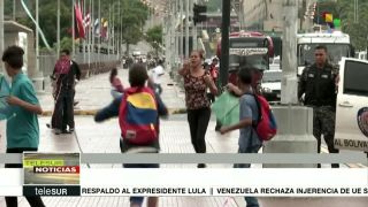 Venezuela: niños vuelan cometas como respuesta de rechazo al atentado