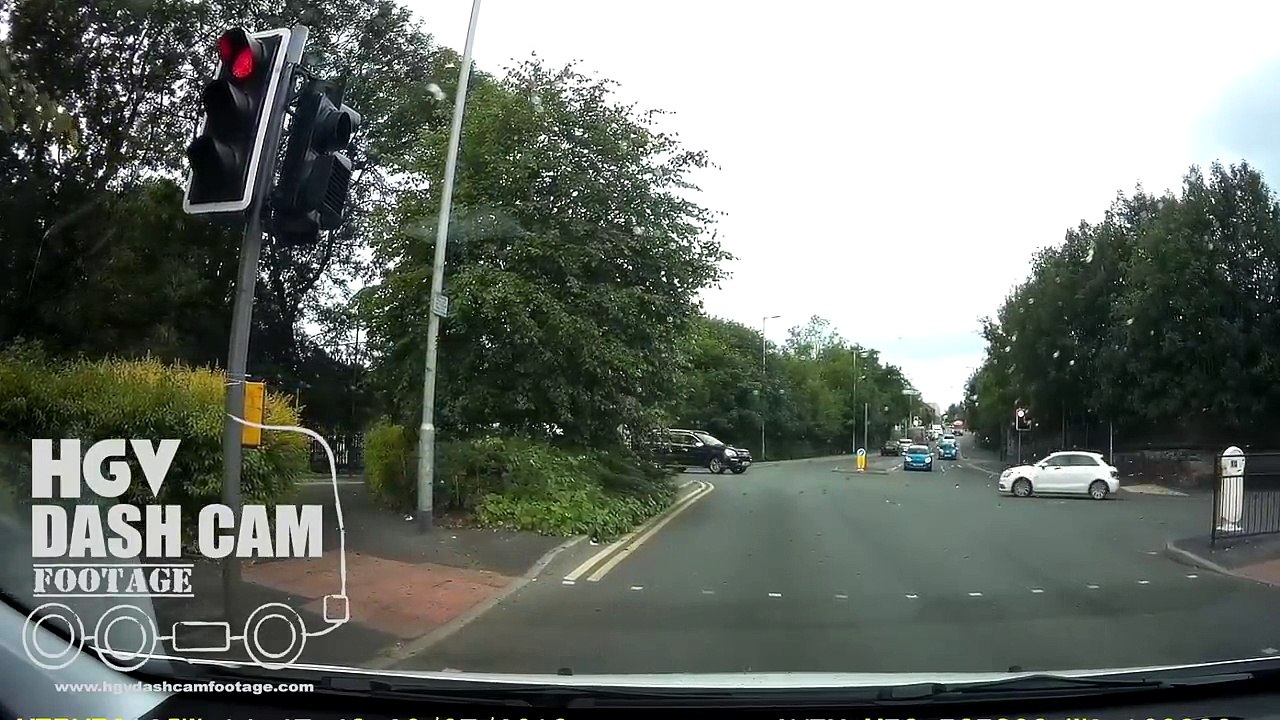 Idiot in wrong lane see red R8 OUG