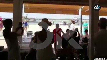 Pedro Sánchez y su mujer son abucheados a la salida de la reunión con Angela Merkel