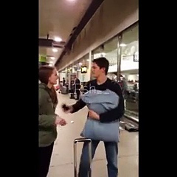 بعد حب 3 سنوات عن طريق الفيس بوك.. اجتمعوا.. شوفوا كيف ماصدق عيونه لان شاف حبيبته.. مؤثر.. موجوع قلبي