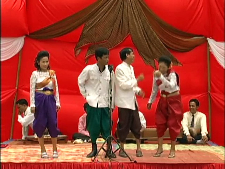 រឿងកំប្លែង អាយ៉ៃចូលឆ្នាំខ្មែរ ២០០៣ Ayai Khmer 2003 Part4