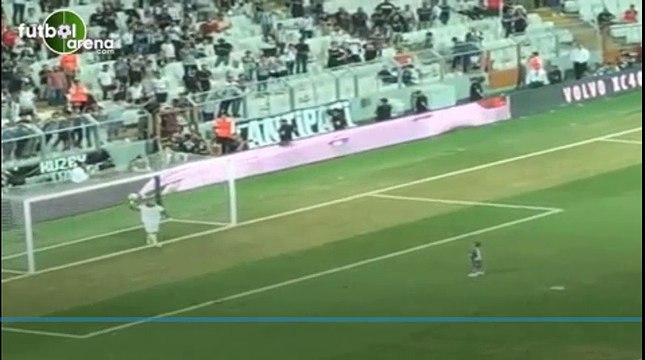 O golo do filho de Quaresma que levou o estádio do Besiktas ao rubro
