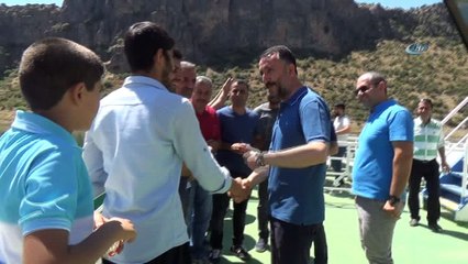 Siverek’te görev yapan sağlıkçılar Fırat nehrini gezdi