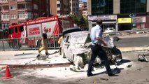 Bostancı'da Lüks Araç Bariyerlere Böyle Girdi