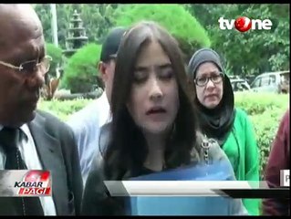 Datangi Polda, Prilly Latuconsina Bawa Bukti Tes Keperawanan