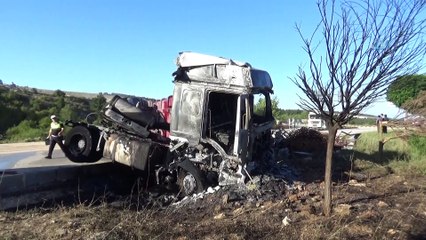 Kastamonu’da Kaza Yapan Hurda Yüklü Tır Alev Aldı