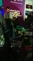 مباشرة جمهور #اليسا قبل بدء حفلها في أعياد بيروت يحمل الورود الزهرية تضامنا معها بعد شفائها من مرض سرطان الثدي