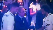 Paolo Maldini le entrega el Trofeo Santiago Bernabéu a Ramos